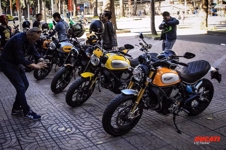 Tham gia buổi gặp mặt này còn có đại diện của Ducati Việt Nam và chủ tịch CLB D.O.C miền Bắc.