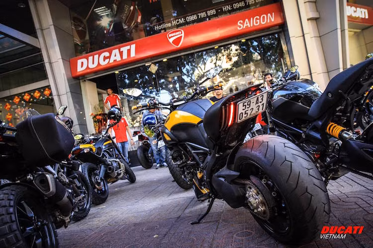 Lần này, buổi tiệc Together We Ride còn có ý nghĩa hơn khi đồng thời là lễ ra mắt chính thức CLB D.O.C (Desmo Owners Club) Sài Gòn, đã được công nhận bởi tổ chức D.O.C toàn cầu.