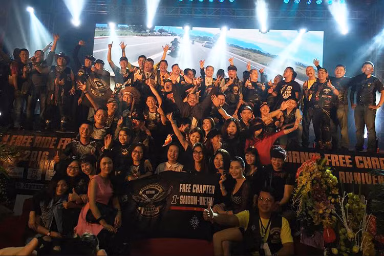 Vào ngày 9/1/2016, buổi lễ kỷ niệm 1 năm thành lập câu lạc bộ Harley-Davidson Free Chapter Hanoi đã được tổ chức hoành tráng, trở thành một "đại tiệc" cho người chơi xe Harley nói riêng và xe phân khối lớn nói chung.