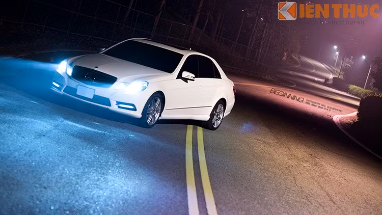 E250 trang bị gói body quanh thân xe của AGM, xe có màu trắng tinh khôi cùng các đường gân nổi bật tôn nét quý phái cho xe.