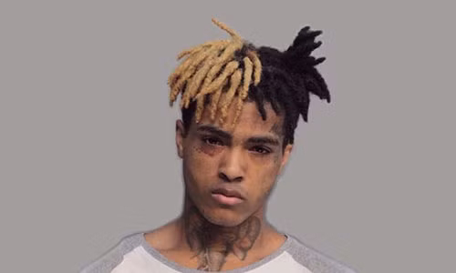 XXXTentacion bị bắn chết khi vừa mới bước sang tuổi 20. XXXTentacion từng phải ngồi tù 6 tháng vì tội bạo lực và sử dụng súng trái phép.