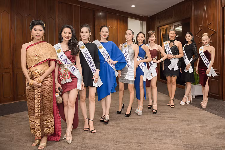 "Một trong những thành công nhất của Linh khi tham gia các đấu trường nhan sắc quốc tế là Linh có cơ hội kết bạn và làm quen với rất nhiều cô gái xinh đẹp, tài năng ở khắp thế giới", Diệu Linh chia sẻ.