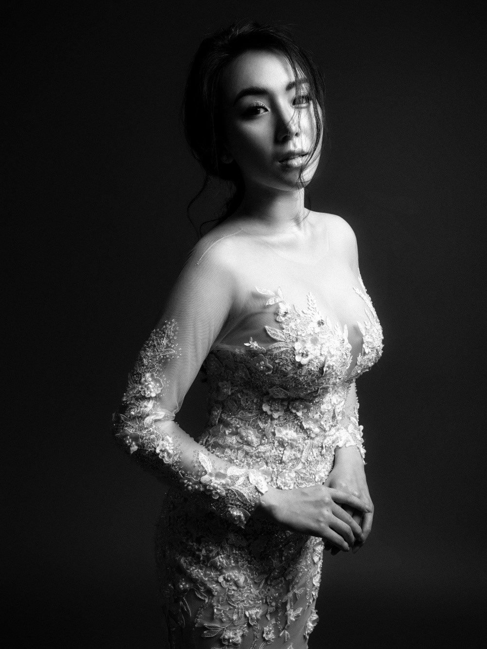 Bà xã Khắc Việt làm DJ ở Hà Nội với biệt danh Thảo Bebe. Cô sở hữu nhan sắc xinh đẹp và gợi cảm.