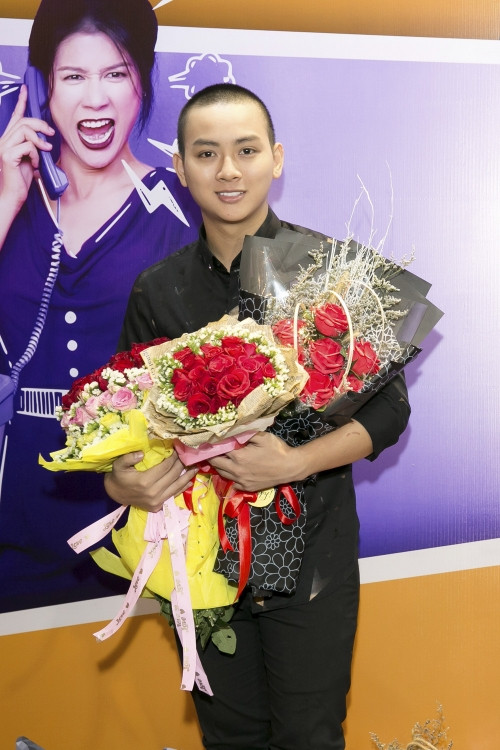 Kiểu tóc khác lạ của Hoài Lâm trong sự kiện vừa qua.