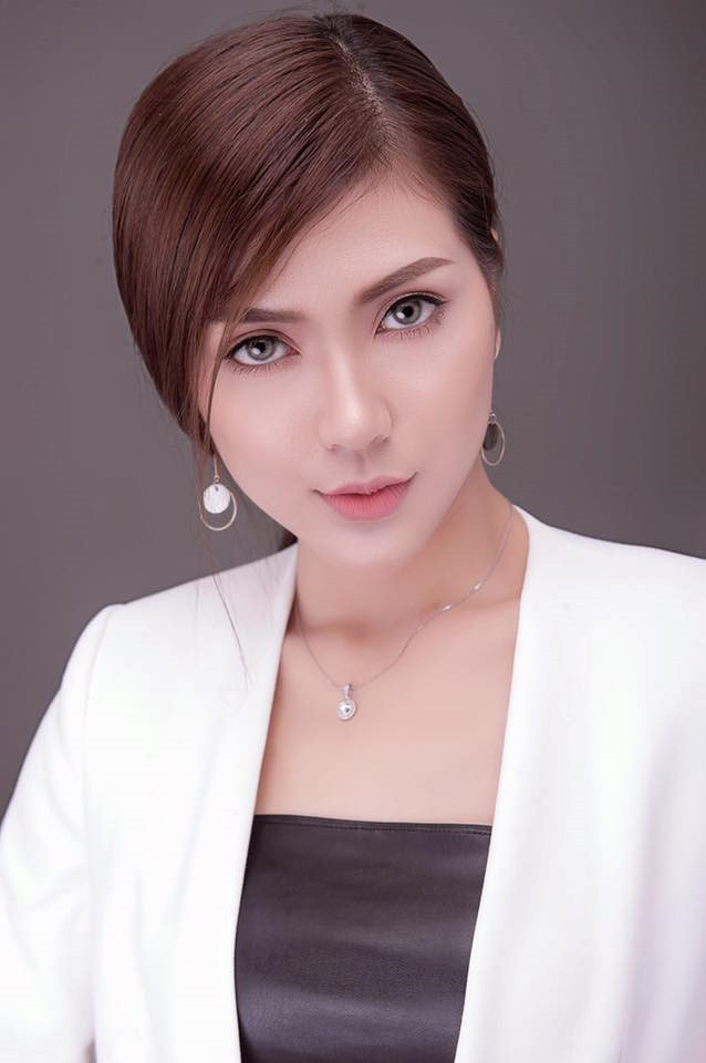 Cô cũng là fan cuồng môn thể thao vua, từng cổ vũ tuyển Việt Nam thi đấu tại sân vận động trong nước.