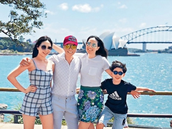 Gia đình hạnh phúc của Tử Đan với hai thiên thần.