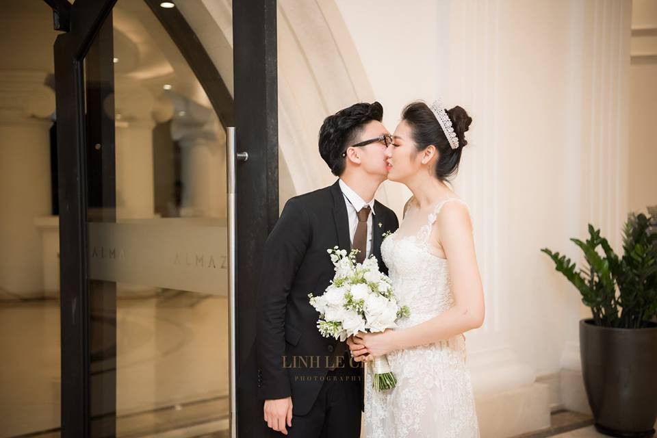 Cặp đôi hạnh phúc vô bờ trong ngày vui trọng đại.