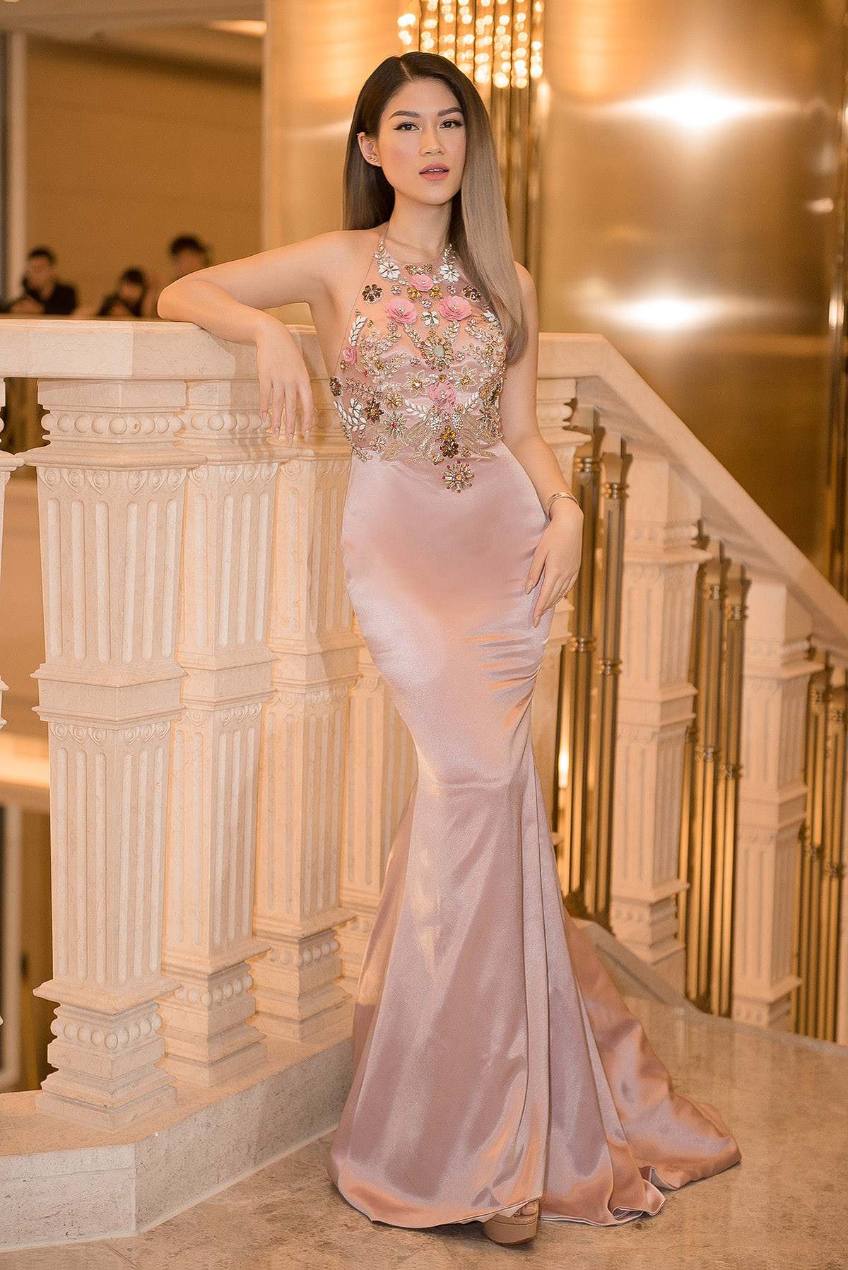 Có mặt tại sự kiện, nữ diễn viên Ngọc Thanh Tâm - đại diện đoàn phim “The Way Station - Đảo của dân ngụ cư” khoe nhan sắc xinh đẹp, quyến rũ với bộ đầm bó sát của NTK Lưu Ngọc Kim Khanh.