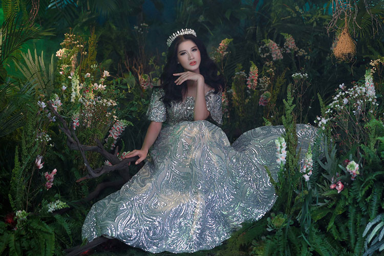 Hiện tại, dù tập trung phần lớn thời gian cho công việc kinh doanh, nhưng những lúc rảnh rỗi, Trang Trần vẫn nhận lời mời làm người mẫu cho một số sự kiện thời trang cô cảm thấy phù hợp.