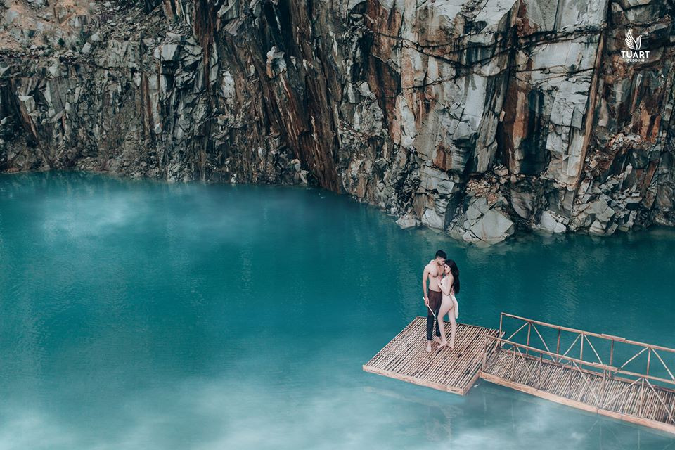 Mau nam chup cung A hau Thu Dung: 