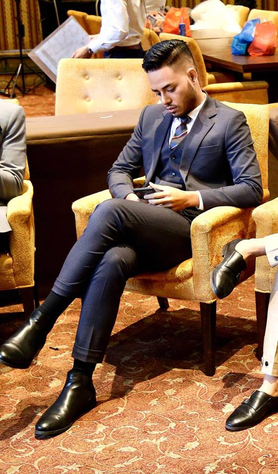 Mau nam chup cung A hau Thu Dung: 