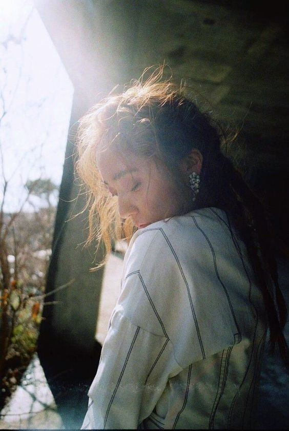 Đàn bà bỏ chồng vì người thứ ba là đàn bà dại.