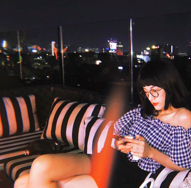 Trang phục của Toki và Hạ Vi hoàn toàn trùng khớp với hình ảnh bị chụp lén.