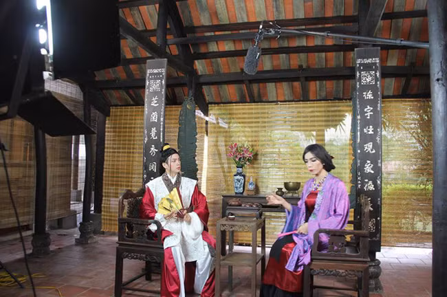 "Cốt truyện gốc với các chi tiết gợi cảm nhằm phục vụ nội dung. Chúng tôi không thể bóp méo khiến tác phẩm trở nên vô lý, khiến khán giả bị sốc. Thế nhưng chắc chắn cách thể hiện sẽ nghệ thuật, xứng tầm với việc đây là bộ phim hài cổ trang đầu tiên ở miền Bắc được đầu tư cẩn thận, quay ở định dạng 4K".