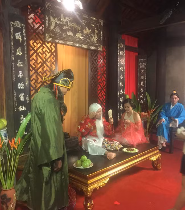 "Chắc chắn phải rất lâu nữa tôi mới trở lại làm dòng phim này vì thực sự quá vất vả. Đây là một dự án mà tôi yêu thích, ấp ủ từ lâu nên mới quyết tâm thực hiện, dù phải vay mượn không ít".