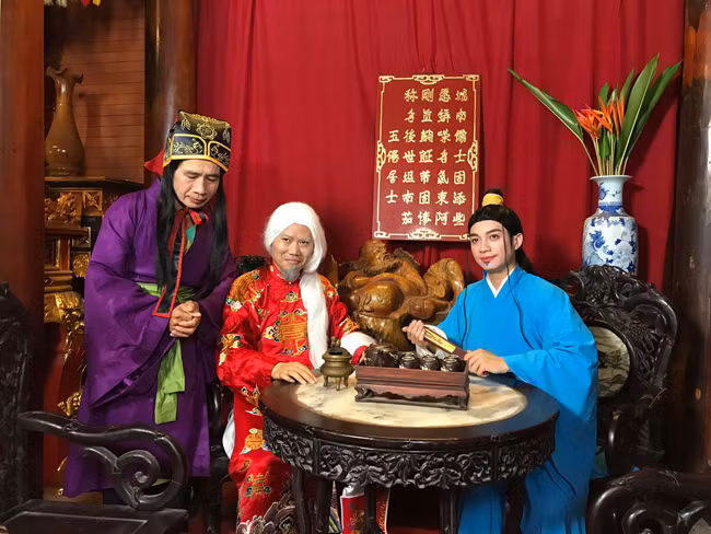 Anh khẳng định, những khoản đầu tư cho phim còn bao gồm những phần không thể tính bằng tiền, như sự hỗ trợ của bạn bè về phim trường hay công tác chuẩn bị được rục rịch từ 3-4 năm trước.