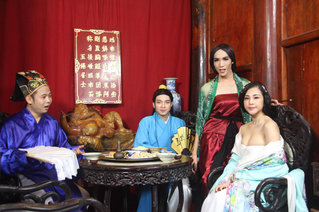 " Tân Kim Bình Mai" là một bộ phim hài giải trí do Vượng Râu tự sản xuất và làm đạo diễn. Nhân vật nam chính là Ta Môn Khách (bản gốc là Tây Môn Khánh) do diễn viên Hữu Đằng đảm nhiệm.