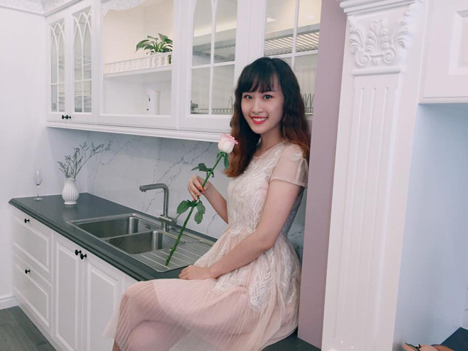 Phong cách nhẹ nhàng, nữ tính là sự lựa chọn của cô gái 20 tuổi này.