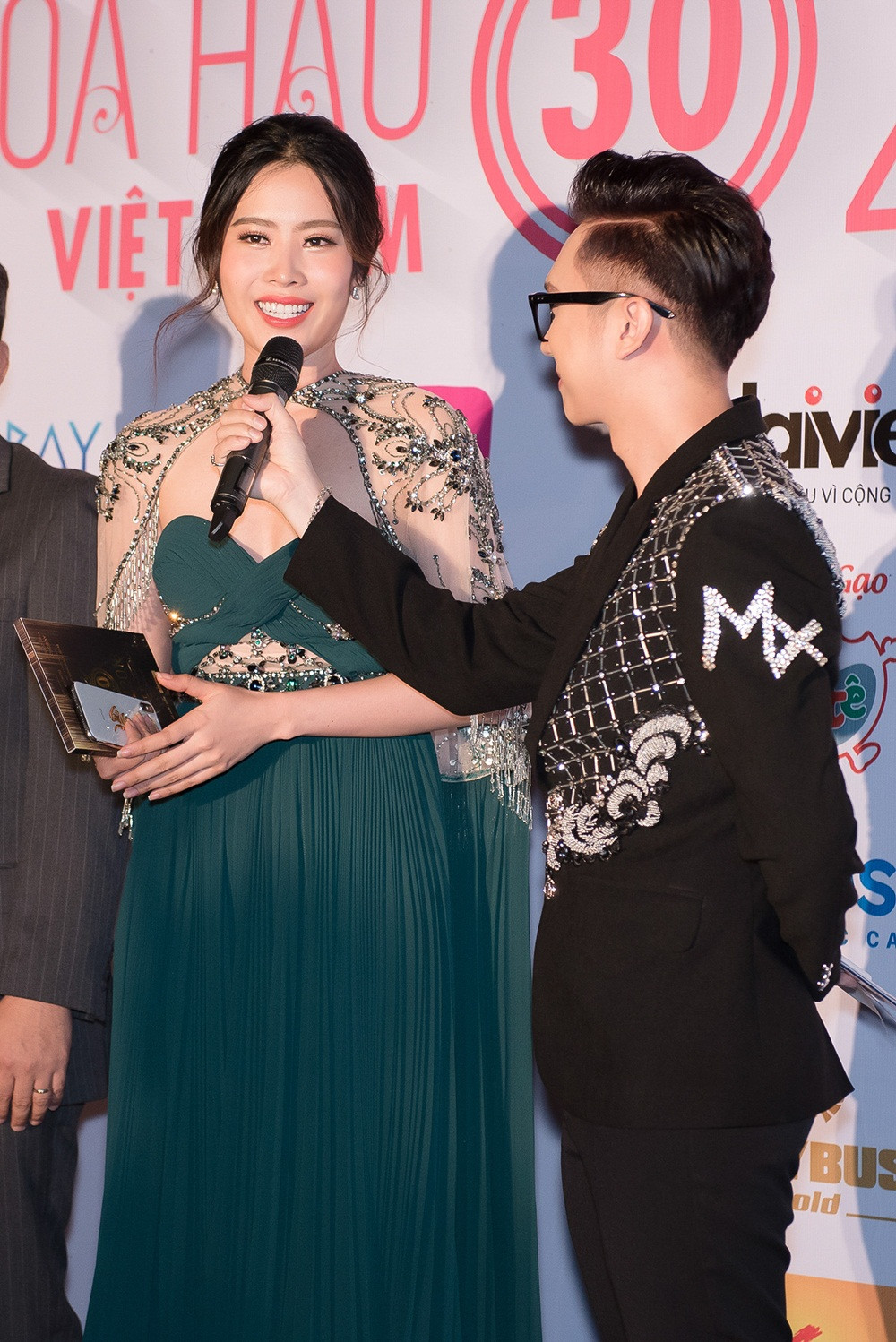 Nam Em bộc bạch: “Bác sĩ tâm lý vẫn luôn khuyên Nam Em phải giữ cho tinh thần luôn lạc quan, nghỉ ngơi nhiều và ăn uống đầy đủ để có thể trạng tốt nhất. Nam Em gần như làm được theo những gì bác sĩ đã khuyên nhủ. Hiện tại Nam Em tăng 8kg vì ăn ngon, ngủ cũng được nhiều hơn trước và nhất là tinh thần cũng có phần phấn chấn yêu đời hơn…”.