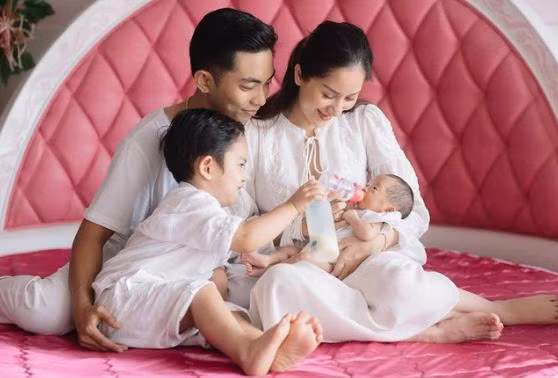 Khanh Thi phu nhan chuyen ly hon, tiet lo nam sau co them em be-Hinh-3