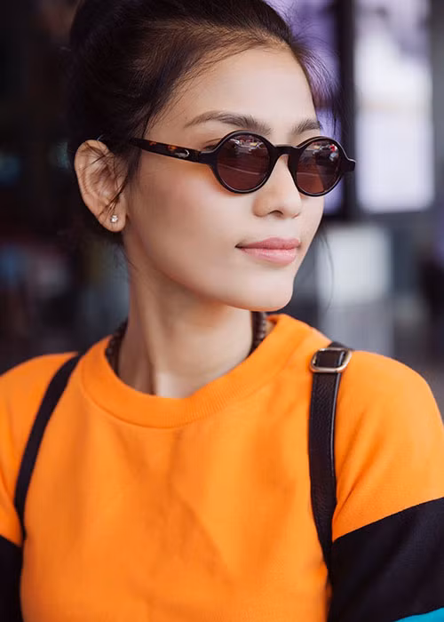 Á hậu Trương Thị May từng đảm nhận vai chính trong bộ phim Đường đua của đạo diễn Nguyễn Trọng Hải năm 2009.