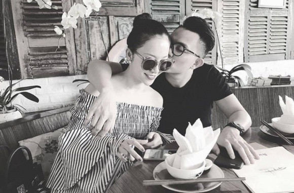 "Chim công làng múa" từng khoe khoảnh khắc "tình bể bình" khi đi du lịch cùng bạn trai.