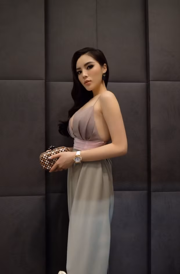 Người đẹp ngày càng trưởng thành cũng như chứng tỏ sức ảnh hưởng nhất định trong làng giải trí.