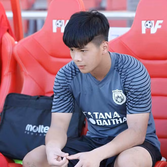 Cùng ngắm thêm một số hình ảnh của thủ môn Trương Thái Hiếu.