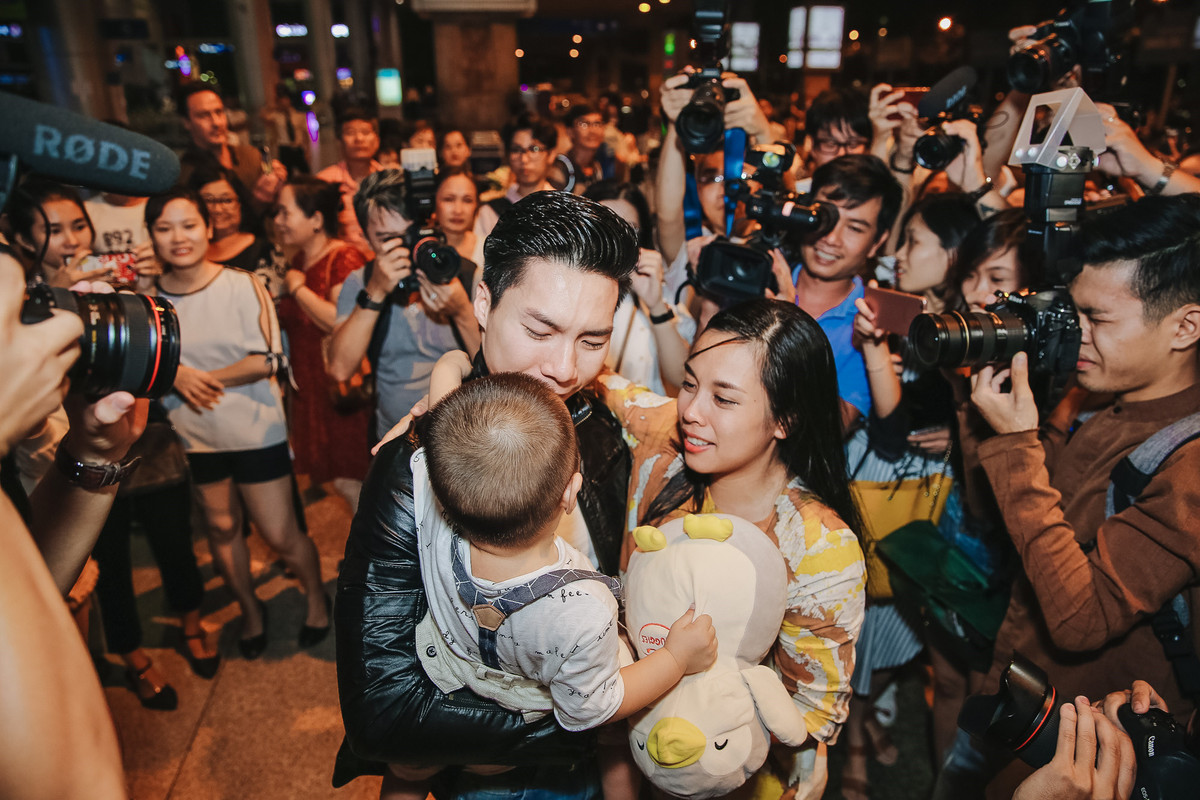 Khoảnh khắc hội ngộ của gia đình Quốc Nghiệp và Ngọc Mai.