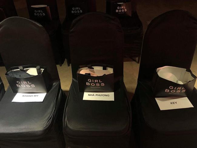 Chỗ ngồi của Khánh My và Nhã Phương được xếp cạnh nhau.