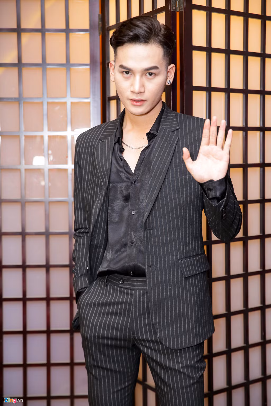 Sau chương trình Giọng hát Việt, Ali Hoàng Dương chăm chỉ xuất hiện tại các sự kiện thời trang. Anh luôn biến hóa với nhiều phong cách khác nhau, nhằm hướng đến hình ảnh một nam ca sĩ sành điệu trong giới giải trí Việt.