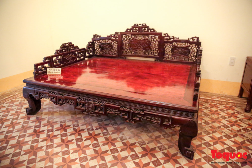 Các đồ vật trong nhà đều rất cổ và quí hiếm, đủ nói lên sự giàu có của gia đình công tử Bạc Liêu lúc bấy giờ.