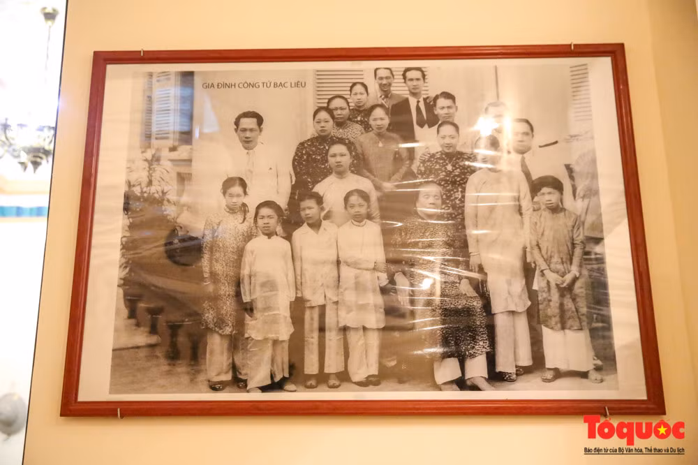 Gia đình Công tử Bạc Liêu.