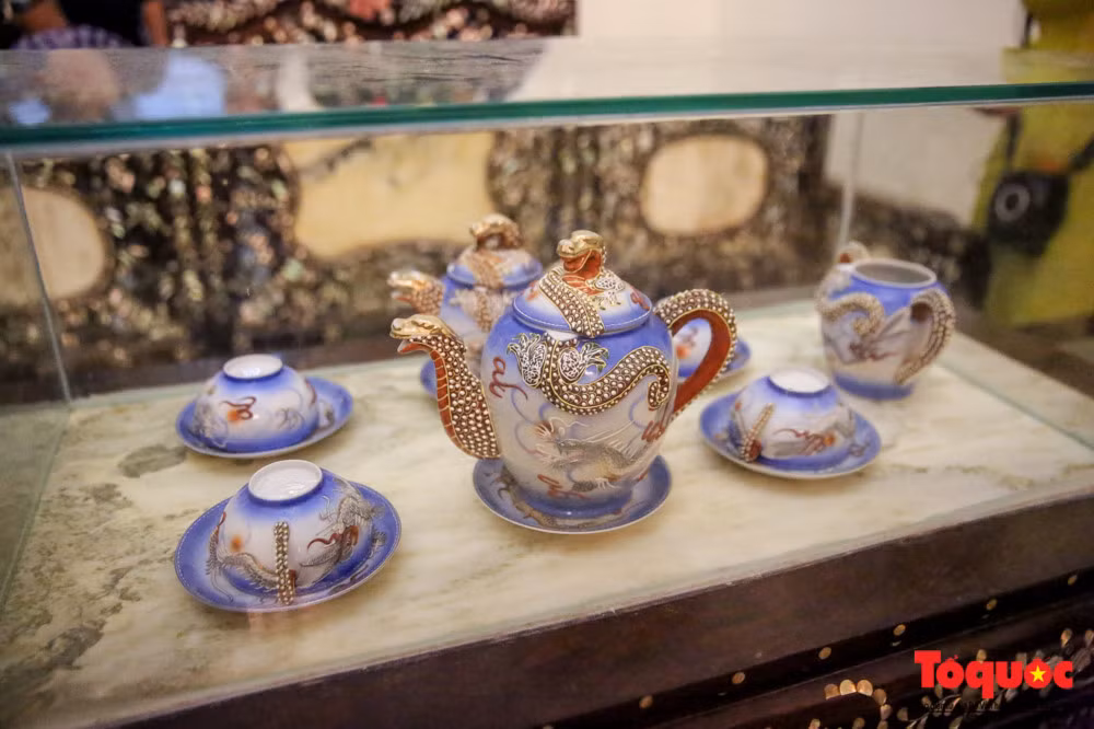 Rất nhiều đồ dùng sinh hoạt trong gia đình hiện vẫn còn được lưu giữ.