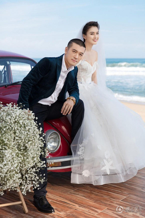 Sinh năm 1983, Huỳnh Thánh Y nổi tiếng khi tham gia các bộ phim như "Tuyệt đỉnh Kungfu", "Truyền thuyết Bạch Xà", "Xuất thuỷ phù dung"…