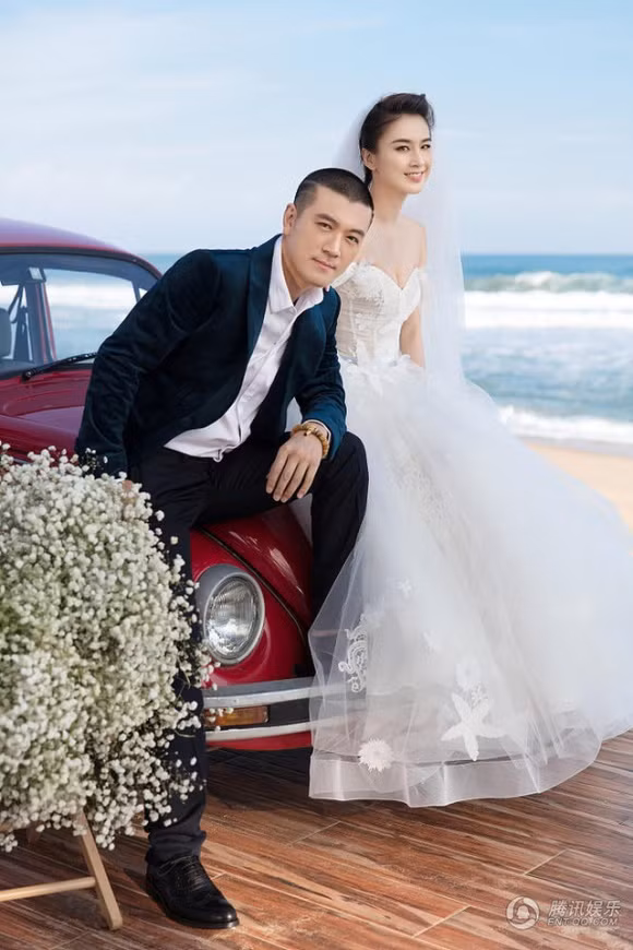 Sinh năm 1983, Huỳnh Thánh Y nổi tiếng khi tham gia các bộ phim như "Tuyệt đỉnh Kungfu", "Truyền thuyết Bạch Xà", "Xuất thuỷ phù dung"…