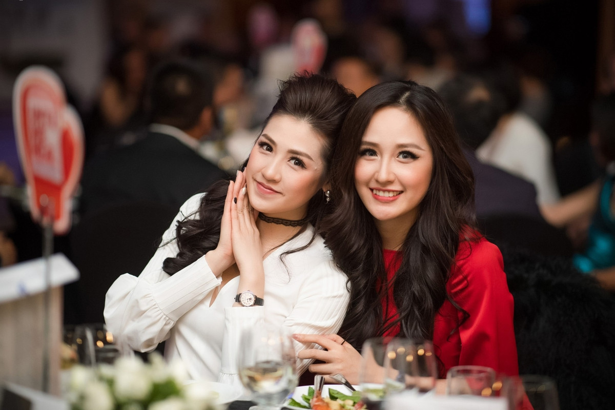 Khá thân thiết nên đám cưới của Á hậu không thể thiếu người đẹp nổi tiếng Vbiz khác như Mai Phương Thuý.
