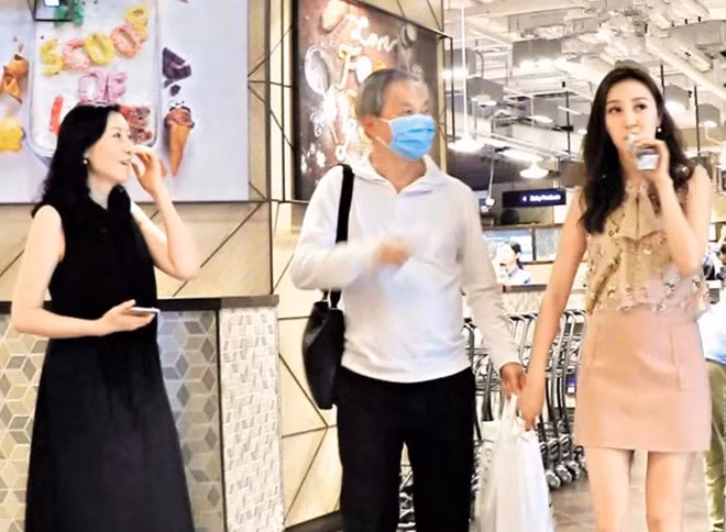 Hình ảnh ba người gây chú ý. Đây là lần đầu Hà Diễm Quyên xuất hiện bên chồng sau tuyên bố kết hôn.