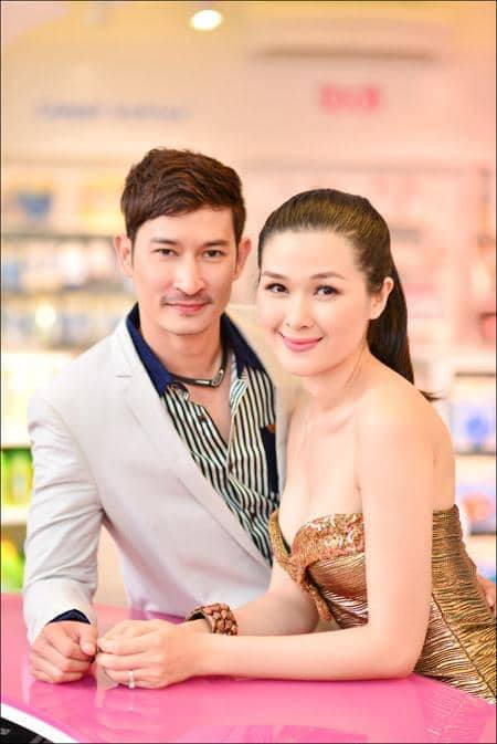 Vợ chồng Huy Khánh.