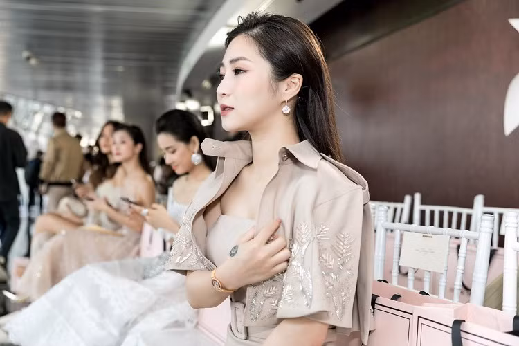 Cô cũng gấp rút hoàn thành khâu cuối cùng để chuẩn bị ra mắt dự án ballad lớn nhất của mình với tên viết tắt gây tò mò #DML.