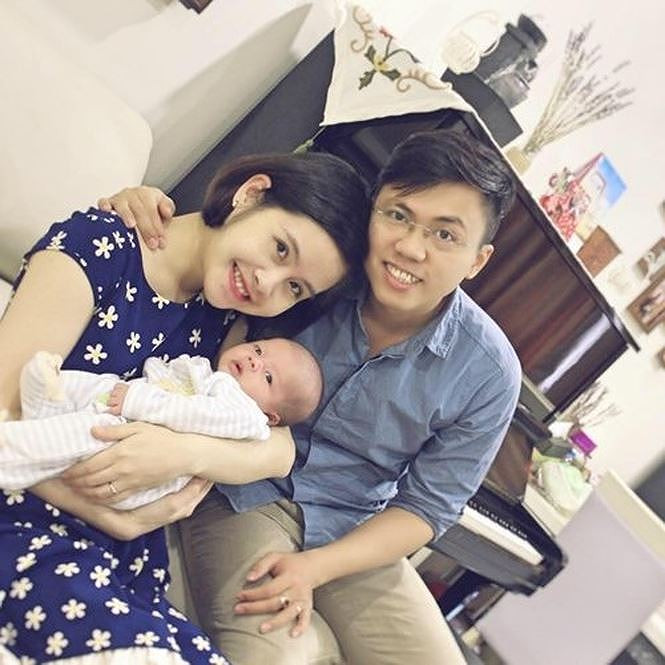 Hương Mai cùng chồng và con trai.