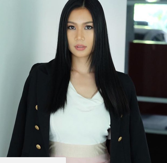 Bên cạnh các ý kiến chê bai, tân hoa hậu vẫn nhận nhiều lời khen ngợi nhan sắc đậm chất châu Á, tuy không quá nổi trội nhưng sẽ gây được ấn tượng với bạn bè quốc tế. Thậm chí, các fan còn so sánh vẻ đẹp của tân hoa hậu với nhan sắc đại diện Nhật Bản và Trung Quốc từng rất thành công tại cuộc thi những năm trước đó.