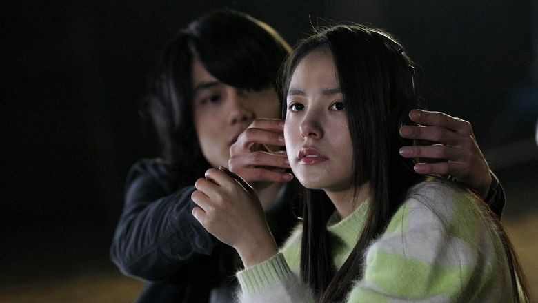 Bộ phim Tháng năm rực rỡ với sự góp mặt của Hoàng Yến Chibi, Jun Vũ, Hoàng Oanh, Thanh Hằng, Hồng Ánh... đang gây nhiều sự chú ý với công chúng. Trong dàn diễn viên nữ đông đảo của tác phẩm, chỉ có một nhân vật nam phụ với mối quan hệ tình cảm cùng 2 nhân vật Hiểu Phương và Tuyết Anh (trong phiên bản Hàn là Im Na Mi và Jung Soo Ji).