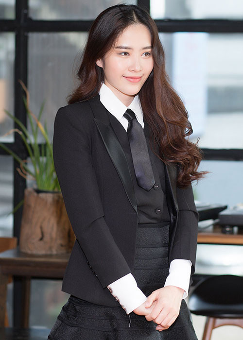 Nam Em xuất hiện từ rất sớm, tự tay chuẩn bị cho buổi ra mắt.