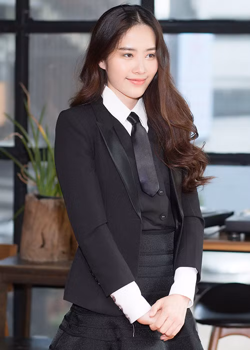 Nam Em xuất hiện từ rất sớm, tự tay chuẩn bị cho buổi ra mắt.