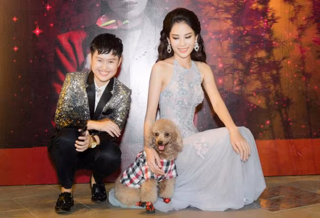 Hiện Nam Anh và người yêu đồng giới đang rất hạnh phúc, cả hai thường xuyên sánh vai xuất hiện tại nhiều sự kiện giải trí.