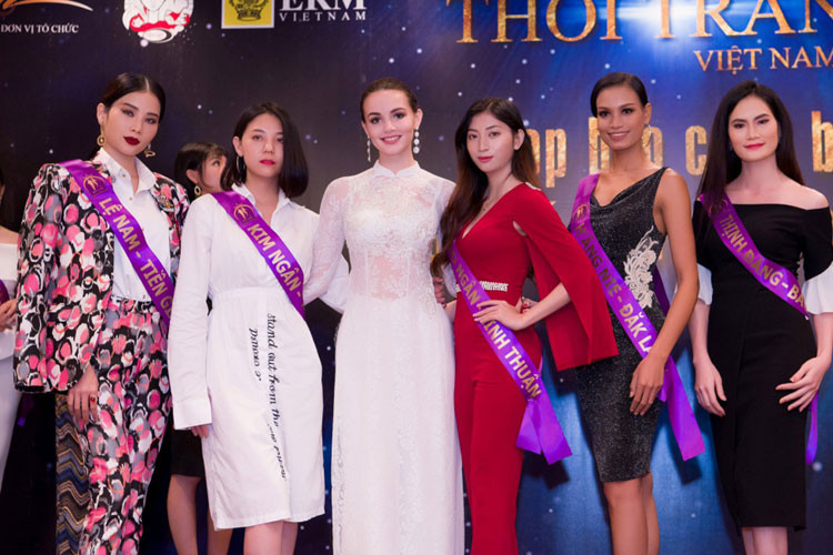 Tuy nhiên, trước ngày diễn ra họp báo vòng chung kết, thí sinh Nguyễn Tiến Anh gặp phải chấn thương ở chân và thí sinh Đặng Thị Hương Giang không sắp xếp được lịch học nên dừng tham gia cuộc thi.