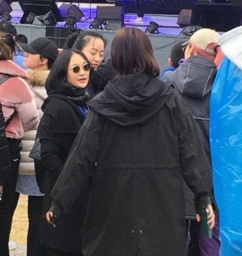 Châu Tấn còn tới ủng hộ con gái Vương Phi tại liên hoan âm nhạc vào tháng 4 vừa qua.