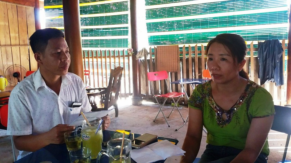 Bà Loan trao đổi với PV.