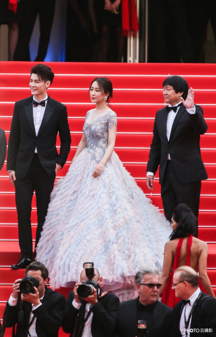 Nữ diễn viên Mã Tô cùng các bạn diễn trong phim Như ảnh tùy tâm. Họ đến dự sự kiện nhưng không nhận được sự chú ý từ truyền thông quốc tế. Những hình ảnh của "quân đoàn Trung Quốc" chủ yếu được cung cấp bởi những phóng viên quê nhà tác nghiệp tại LHP Cannes.